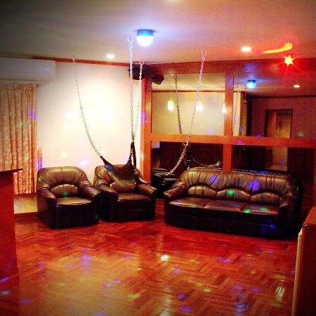 Bbb Inn Bangkok Bagian luar foto