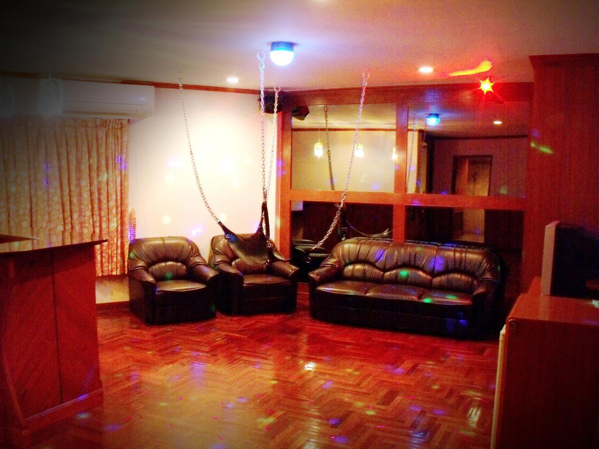 Bbb Inn Bangkok Bagian luar foto