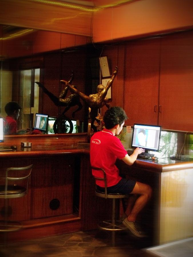 Bbb Inn Bangkok Bagian luar foto